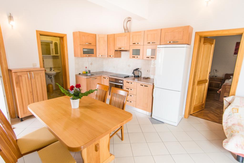 Apartments Basilea Biograd Na Moru Quarto foto