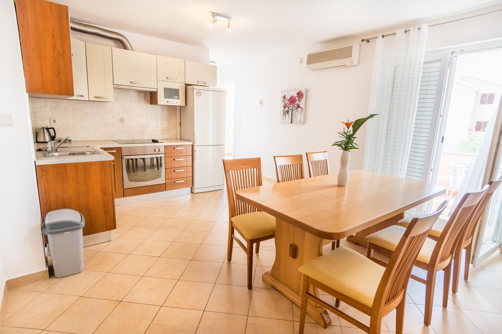 Apartments Basilea Biograd Na Moru Quarto foto