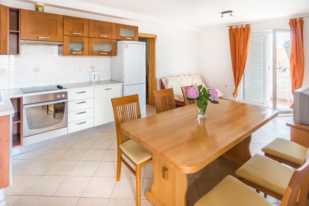 Apartments Basilea Biograd Na Moru Quarto foto
